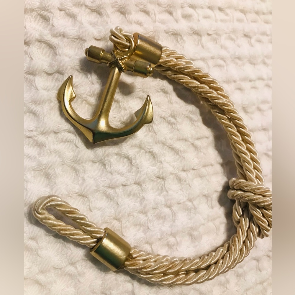 Fashion Fabric Bracelet with gold plated anchor metal.